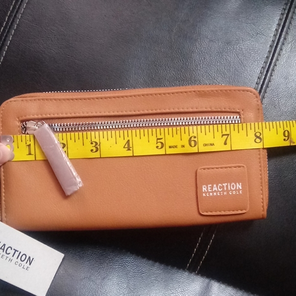 Kenneth Cole Reaction Wallet - Picture 5 of 6